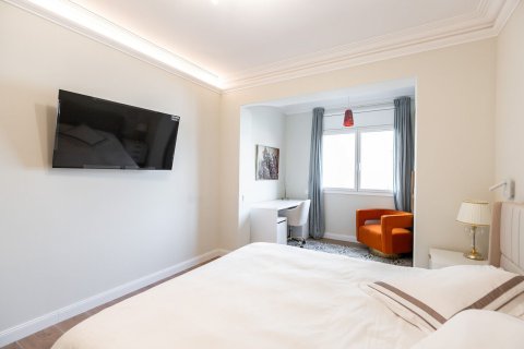 Купить квартиру в Барселона, Испания с 5 комнат, № 1501 - фото 12