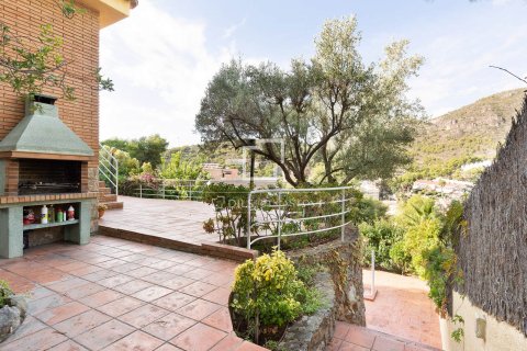 Купить виллу в Кастельдефельс, Испания с 7 спален, 416м², № 4421 - фото 27