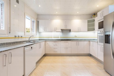 Купить виллу в Кастельдефельс, Испания с 7 спален, 416м², № 4421 - фото 20