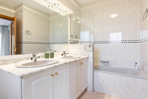 Купить виллу в Кастельдефельс, Испания с 7 спален, 416м², № 4421 - фото 17