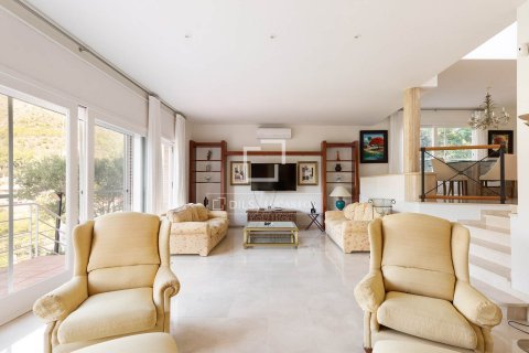 Купить виллу в Кастельдефельс, Испания с 7 спален, 416м², № 4421 - фото 5