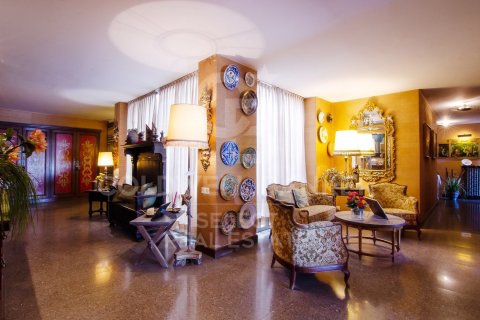 Купить квартиру в Сабадель, Испания с 6 спален, 412м², № 7703 - фото 12