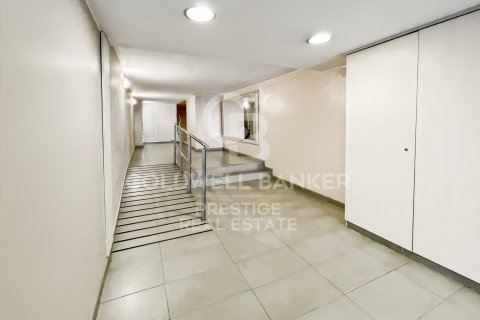 Apartamento de 3 dormitorios en venta en Barcelona, Cataluña, Spain № 7781 - foto 4