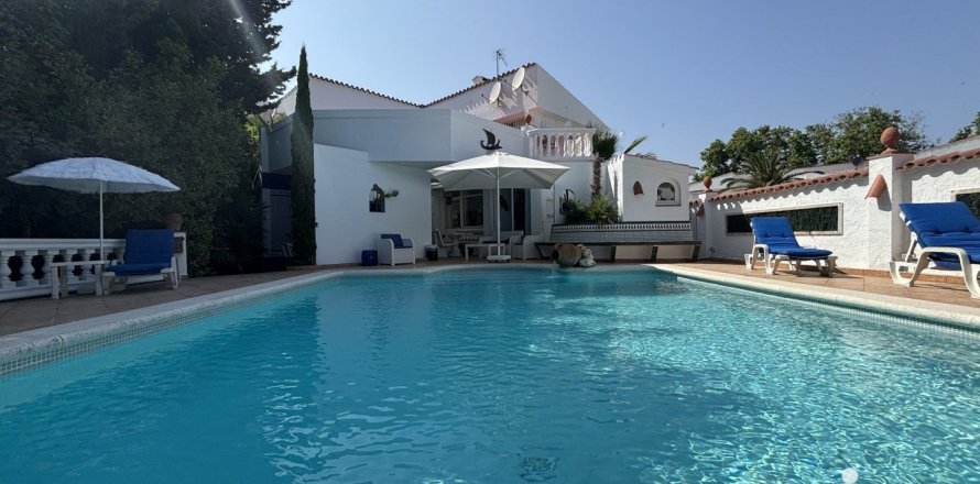 4 bedrooms house for sale in Empuriabrava, Girona, Catalonia, Spain № 5004