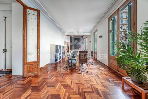 3 bedrooms apartment for sale in Barcelona, Catalonia, Spain № 5378 - photo 2