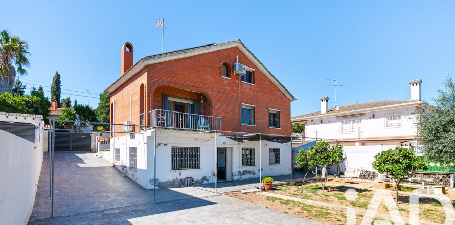 6 bedrooms house for sale in El Vendrell, Tarragona, Catalonia, Spain № 7427