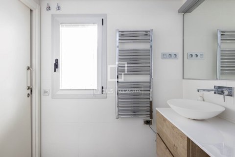 Ático de 2 dormitorios en venta en Barcelona, Cataluña, Spain № 3901 - foto 19