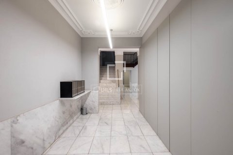 Ático de 2 dormitorios en venta en Barcelona, Cataluña, Spain № 3901 - foto 29