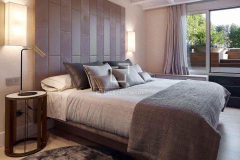 Ático de 2 dormitorios en venta en Barcelona, Cataluña, Spain № 3901 - foto 13