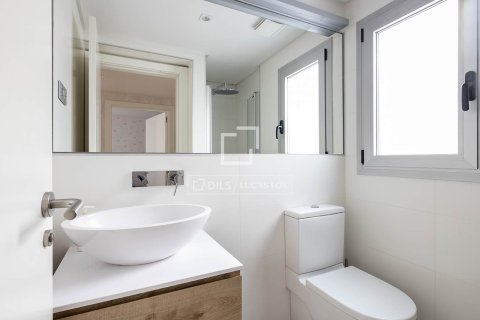 Ático de 2 dormitorios en venta en Barcelona, Cataluña, Spain № 3901 - foto 25