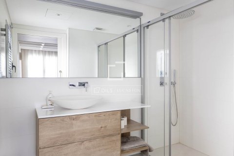 Ático de 2 dormitorios en venta en Barcelona, Cataluña, Spain № 3901 - foto 18