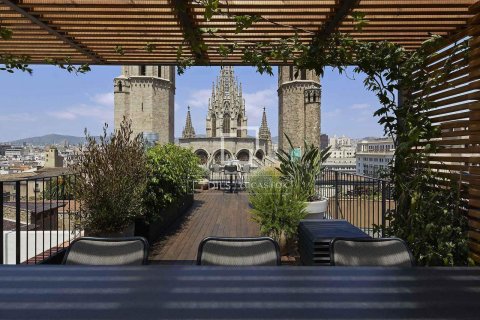 Ático de 2 dormitorios en venta en Barcelona, Cataluña, Spain № 3901 - foto 3