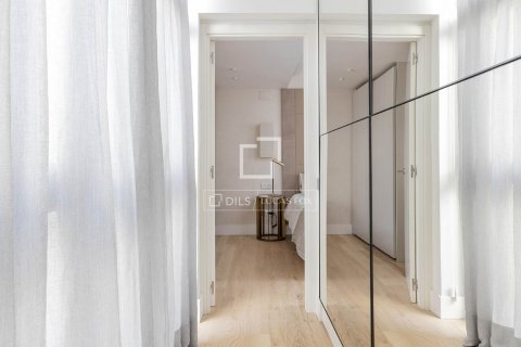 Ático de 2 dormitorios en venta en Barcelona, Cataluña, Spain № 3901 - foto 17