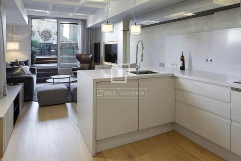 Ático de 2 dormitorios en venta en Barcelona, Cataluña, Spain № 3901 - foto 8