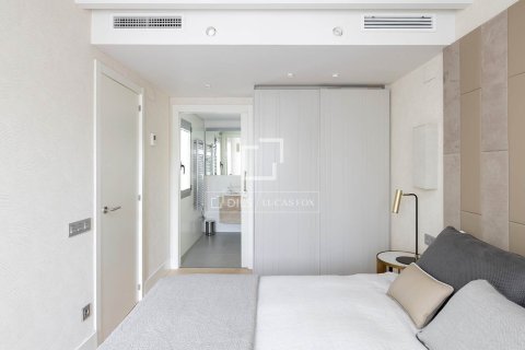 Ático de 2 dormitorios en venta en Barcelona, Cataluña, Spain № 3901 - foto 15