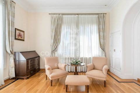 Купить виллу в Эсплугес-де-Льобрегат, Испания с 9 спален, 734м², № 7950 - фото 3