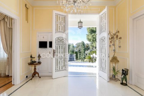 Купить виллу в Эсплугес-де-Льобрегат, Испания с 9 спален, 734м², № 7950 - фото 9