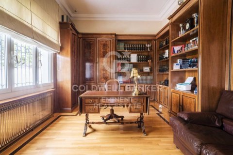 Купить виллу в Эсплугес-де-Льобрегат, Испания с 9 спален, 734м², № 7950 - фото 23