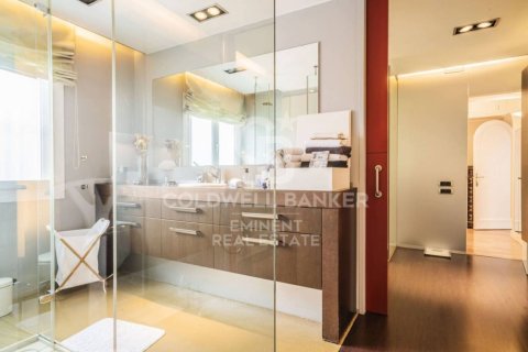 Купить виллу в Эсплугес-де-Льобрегат, Испания с 9 спален, 734м², № 7950 - фото 12