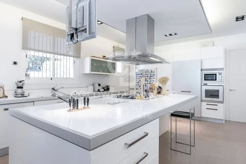 Купить виллу в Эсплугес-де-Льобрегат, Испания с 9 спален, 734м², № 7950 - фото 7