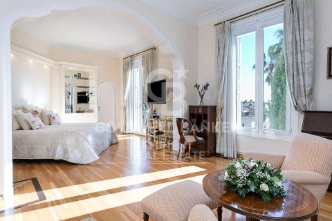 Купить виллу в Эсплугес-де-Льобрегат, Испания с 9 спален, 734м², № 7950 - фото 4