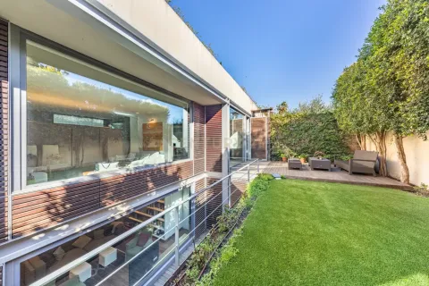 Сasa de 4 dormitorios en venta en Barcelona, Cataluña, Spain № 6892 - foto 28