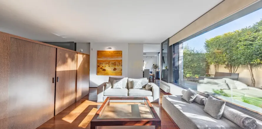 Сasa de 4 dormitorios en venta en Barcelona, Cataluña, Spain № 6892