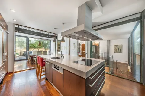 Сasa de 4 dormitorios en venta en Barcelona, Cataluña, Spain № 6892 - foto 11