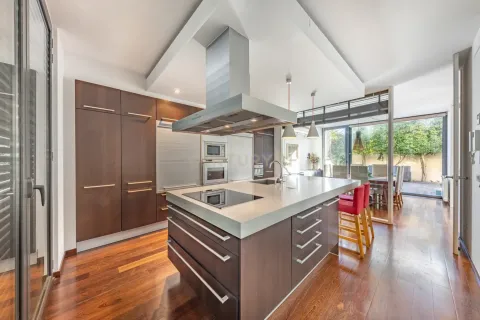 Сasa de 4 dormitorios en venta en Barcelona, Cataluña, Spain № 6892 - foto 12