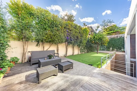 Сasa de 4 dormitorios en venta en Barcelona, Cataluña, Spain № 6892 - foto 26