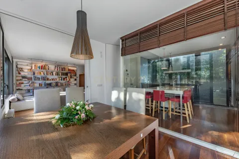 Сasa de 4 dormitorios en venta en Barcelona, Cataluña, Spain № 6892 - foto 8