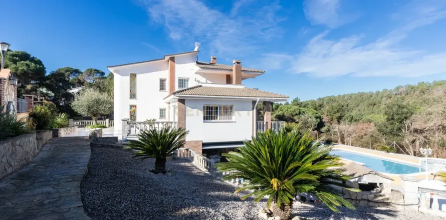 Сasa de 5 dormitorios en venta en Tordera, Barcelona, Cataluña, Spain № 6891