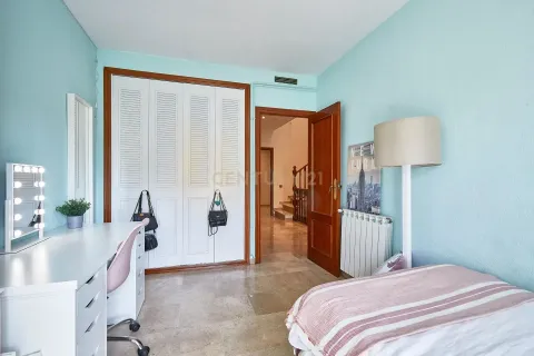 Сasa de 4 dormitorios en venta en Badalona, Barcelona, Cataluña, Spain № 6893 - foto 29