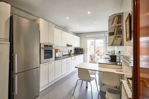 Сasa de 4 dormitorios en venta en Badalona, Barcelona, Cataluña, Spain № 6893 - foto 9