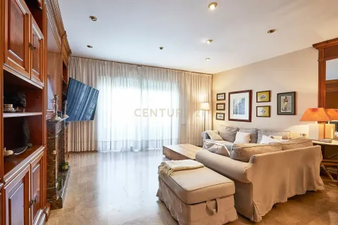 Сasa de 4 dormitorios en venta en Badalona, Barcelona, Cataluña, Spain № 6893 - foto 6