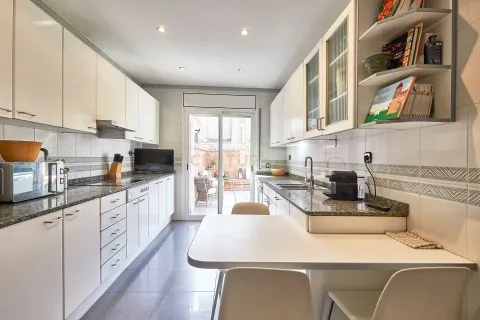 Сasa de 4 dormitorios en venta en Badalona, Barcelona, Cataluña, Spain № 6893 - foto 10
