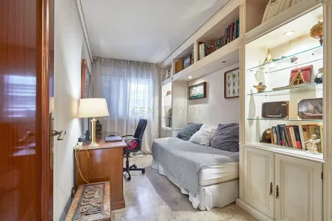 Сasa de 4 dormitorios en venta en Badalona, Barcelona, Cataluña, Spain № 6893 - foto 26