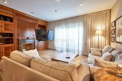 Сasa de 4 dormitorios en venta en Badalona, Barcelona, Cataluña, Spain № 6893 - foto 4
