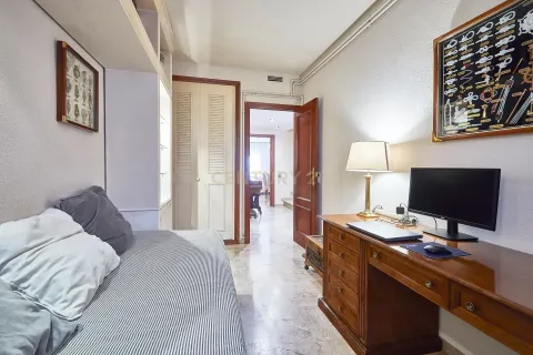 Сasa de 4 dormitorios en venta en Badalona, Barcelona, Cataluña, Spain № 6893 - foto 25