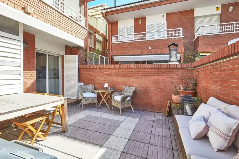 Сasa de 4 dormitorios en venta en Badalona, Barcelona, Cataluña, Spain № 6893 - foto 11