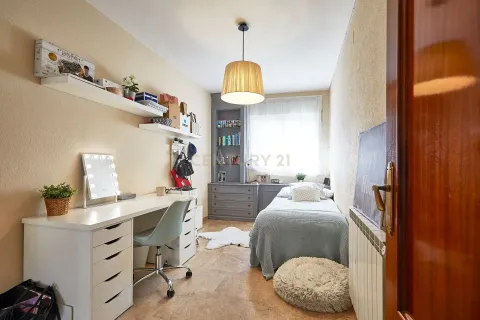 Сasa de 4 dormitorios en venta en Badalona, Barcelona, Cataluña, Spain № 6893 - foto 27