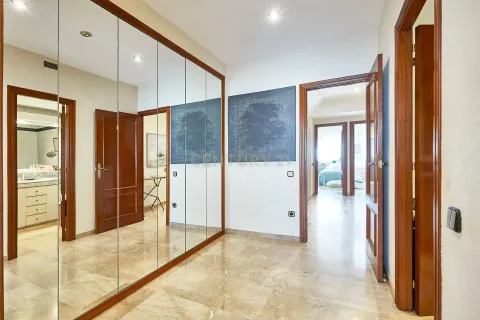 Сasa de 4 dormitorios en venta en Badalona, Barcelona, Cataluña, Spain № 6893 - foto 23