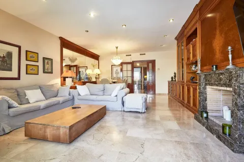 Сasa de 4 dormitorios en venta en Badalona, Barcelona, Cataluña, Spain № 6893 - foto 2