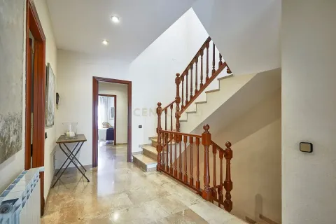 Сasa de 4 dormitorios en venta en Badalona, Barcelona, Cataluña, Spain № 6893 - foto 16