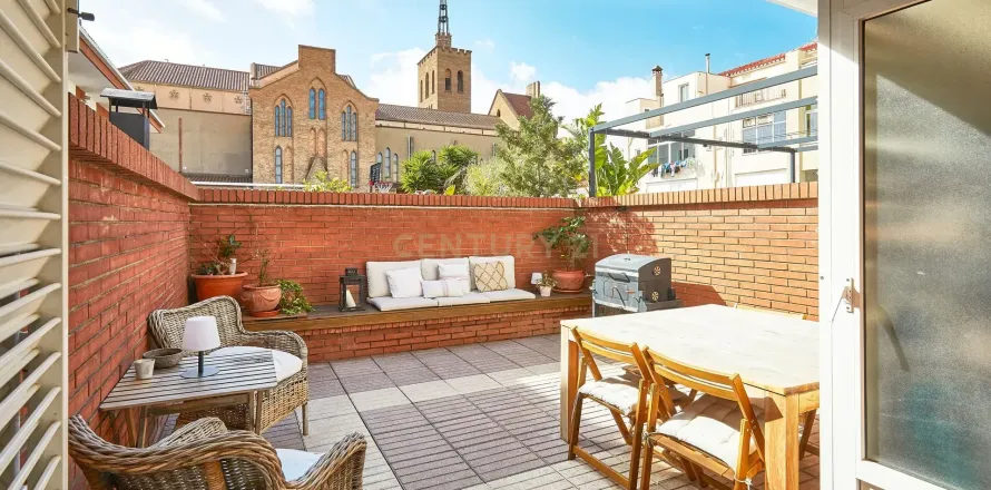 Сasa de 4 dormitorios en venta en Badalona, Barcelona, Cataluña, Spain № 6893