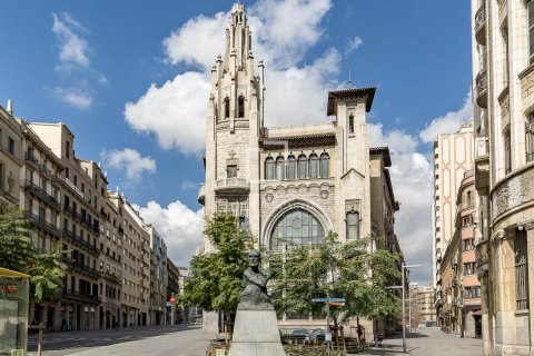 2 bedrooms apartment for sale in Barcelona, Catalonia, Spain № 7181 - photo 2