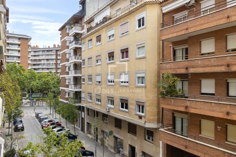Купить квартиру в Барселона, Испания с 4 спальни, 88м², № 7182 - фото 3