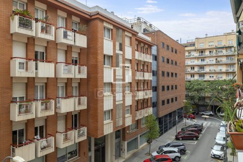 Купить квартиру в Барселона, Испания с 4 спальни, 88м², № 7182 - фото 2