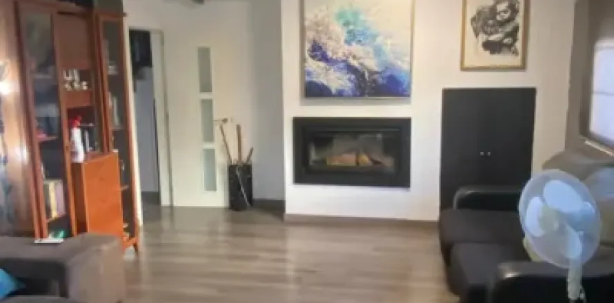 Квартира с 4 спальнями в Палау-Солите I Плегамансе, Барселона, Каталония, Испания № 2302