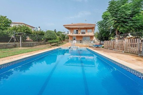 Вилла с 6 спальнями в Таррагоне, Каталония, Испания № 2301